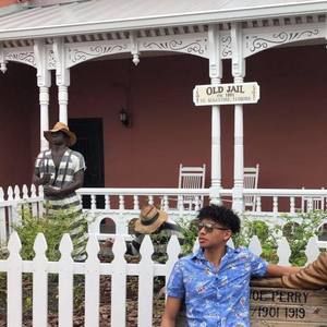 Meet your Posher, Julian